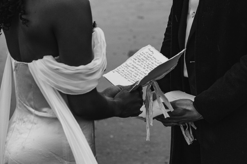 iceland elopement ceremony at the beach